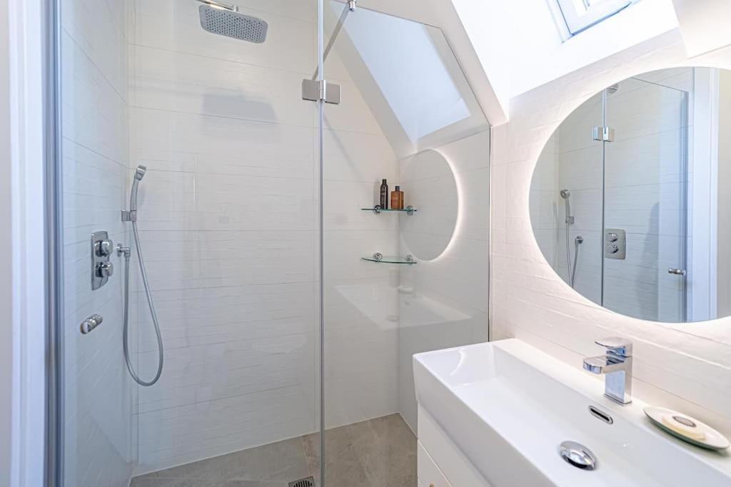 Sky Apartment With Free Parking And Balcony & Ac Kaunas Eksteriør billede