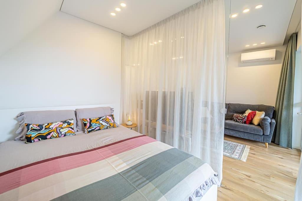 Sky Apartment With Free Parking And Balcony & Ac Kaunas Eksteriør billede